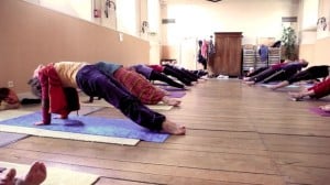 cours-de-yoga-le-plan-incli