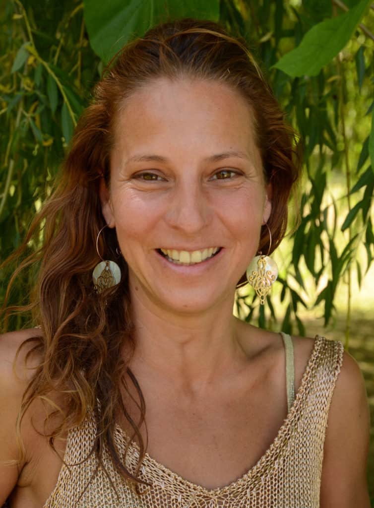 Cours de Yoga Sivananda au Mans. Yoga Sivananda en ligne. Yoga traditionnel authentique. Retraite et stage de Yoga. Méditation Vipassana. Méditation rythmo-phosphénique. Alimentation saine et vibratoire. Cours de cuisine yoguique. Yoga de la Forêt Le Mans.