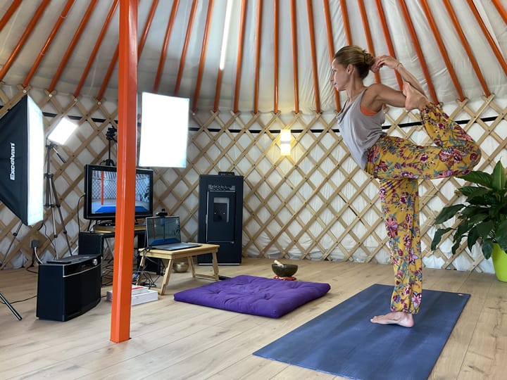 Yoga de la Forêt Le Mans. Cours de Yoga Sivananda au Mans. Yoga Sivananda en ligne. Yoga traditionnel authentique. Retraite et stage de Yoga. Méditation Vipassana. Méditation rythmo-phosphénique. Alimentation saine et vibratoire. Cours de cuisine yoguique.